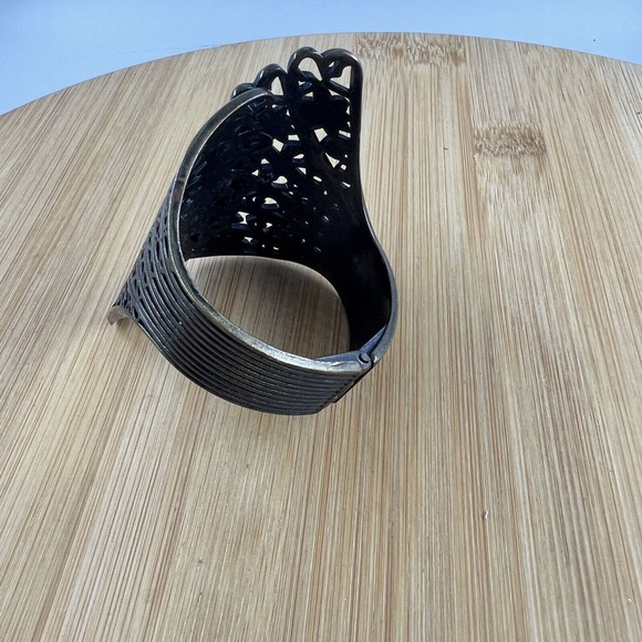 Vintage Hinged Clamp Bracelet Heart Floral Filigree Brass Feminine Bohemian - Picture 3 of 7